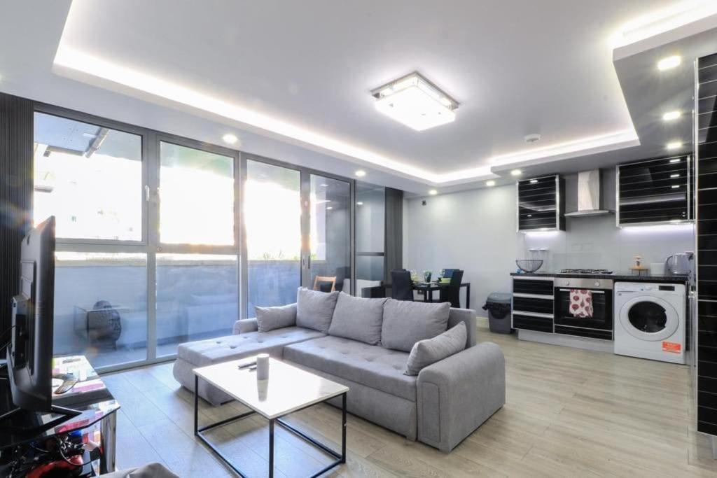 Modern Stunning Flat In Hackney * Londen